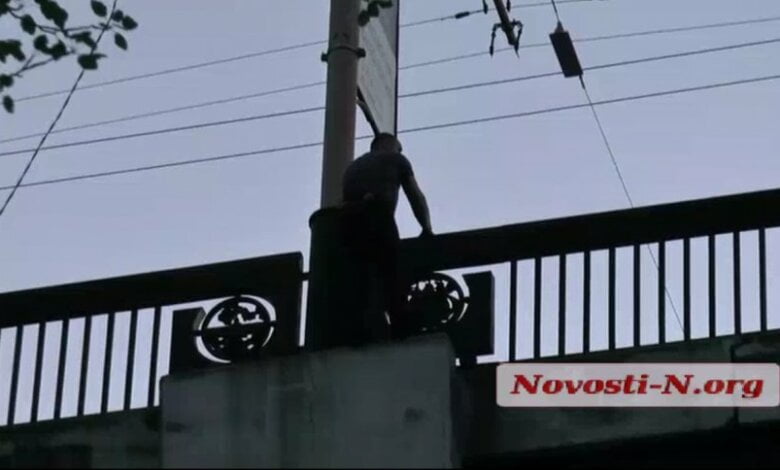 Девушка спасла любимого, пытавшегося покончить с собой, прыгнув с моста в Николаеве (видео) | Корабелов.ИНФО