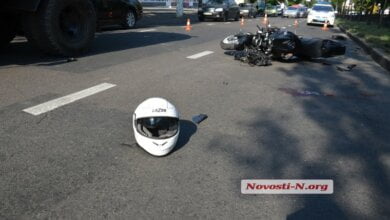 "Пытался проскочить": в Николаеве разбился мотоциклист с пассажиром | Корабелов.ИНФО image 1