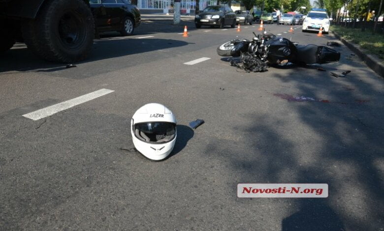 "Пытался проскочить": в Николаеве разбился мотоциклист с пассажиром | Корабелов.ИНФО image 1