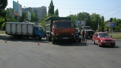 В центре Николаева столкнулись два грузовика | Корабелов.ИНФО