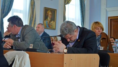 "Подойди и разбуди. Я на работе!" - депутат Николаевского горсовета от Корабельного района спит на сессиях (ВИДЕО) | Корабелов.ИНФО образ 2