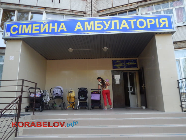 "Мы здесь торчим с детьми уже фиг знает сколько", - родители в Корабельном об очередях в медамбулаториях (ВИДЕО) | Корабелов.ИНФО image 12