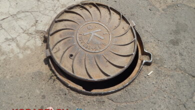 "Проветриваются или ждут своих жертв?" - житель Корабельного района о полуприкрытых люках | Корабелов.ИНФО образ 4