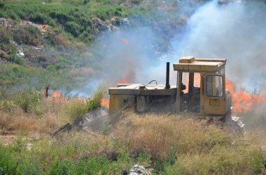 Снова масштабный пожар в Витовском районе: огонь перекинулся с сухой травы на жилой сектор | Корабелов.ИНФО image 4