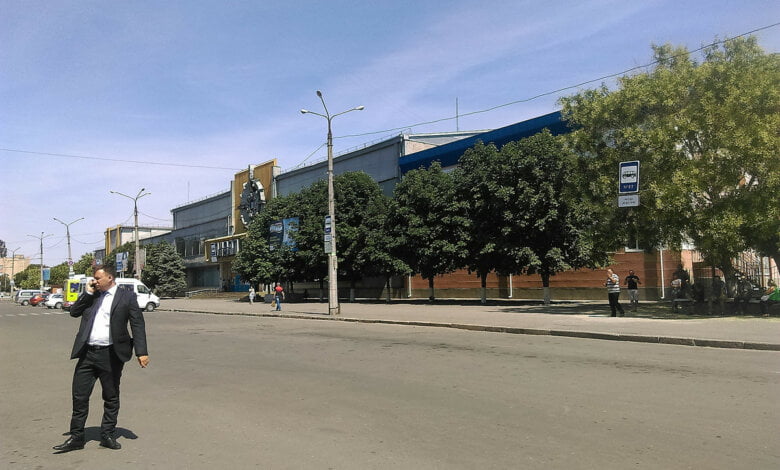 Советник губернатора приехал с проверкой к Николаевскому ж/д вокзалу - через 5 минут там не осталось ни одной "маршрутки" | Корабелов.ИНФО