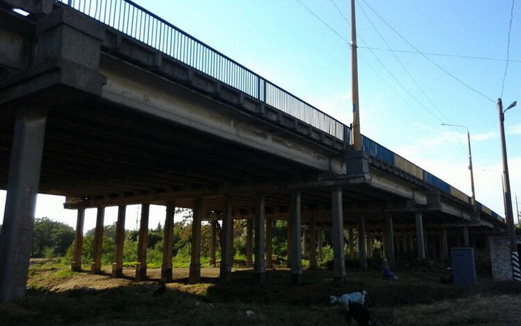 "А мост и ныне там"... Спустя год поврежденный Широкобальский путепровод так и не отремонтировали | Корабелов.ИНФО