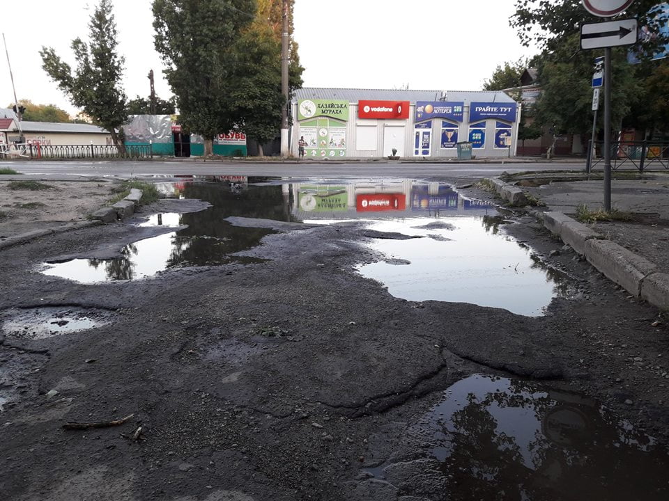 "Чиновники думают, что это удобно?" В Корабельном районе - огромные выбоины на пути в детскую школу искусств | Корабелов.ИНФО image 3