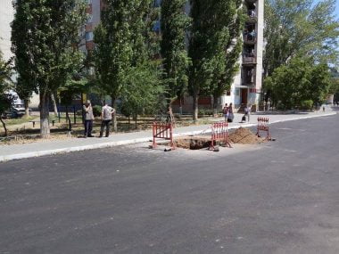 "Управленческий дебилизм": новый асфальт в Корабельном районе не простоял и недели: его вскрыли для ремонта труб | Корабелов.ИНФО image 6