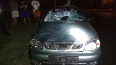 Парубок на "Деу" в Корабельному районі збив двох пішоходів на переході. Жінка загинула, чоловік потрапив до лікарні | Корабелов.ИНФО image 1