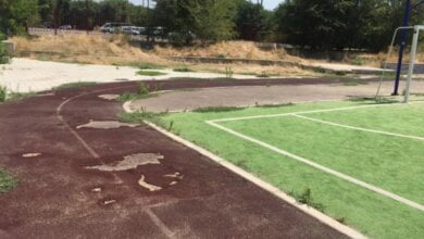 Навести порядок на спорт-площадке по улице Рыбной просят мэра жители Корабельного района | Корабелов.ИНФО образ 3