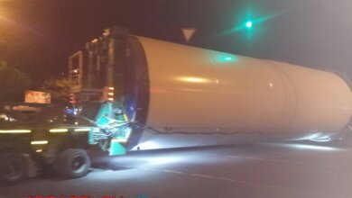 Ночью "ветряки" из порта "Ольвия" повезли через Корабельный район в Херсонскую область (ВИДЕО) | Корабелов.ИНФО image 2