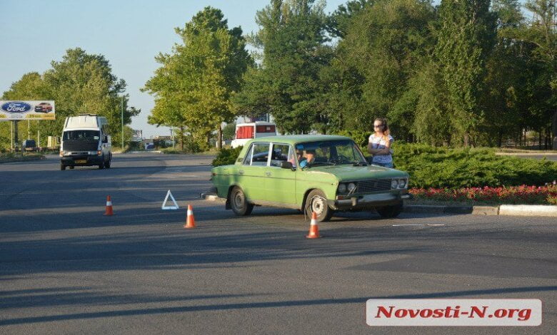 На "Жуковском" кольце в Корабельном районе столкнулись Жигули и Мерседес | Корабелов.ИНФО image 1