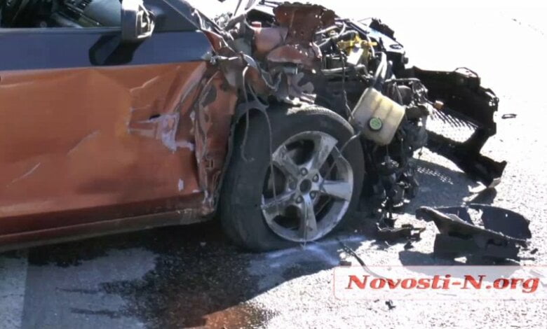 На трассе под Николаевом пьяный водитель на «Мазде» врезался в фуру и пытался сбежать | Корабелов.ИНФО