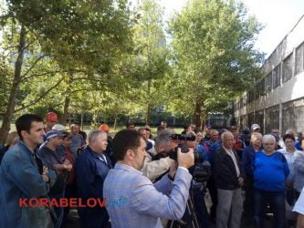 "Нас считают терпилами, но "гайку может сорвать" у людей", - митингующие из-за задержки зарплат "океановцы" (ВИДЕО) | Корабелов.ИНФО образ 2