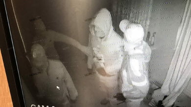 На Николаевщине пятеро преступников напали на дом фермера: его сильно избили, а супругу ранили из травмата | Корабелов.ИНФО