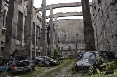 Справжній цвинтар автомобілів «BMW» виявили оперативники у Миколаєві (ВІДЕО) | Корабелов.ИНФО image 4