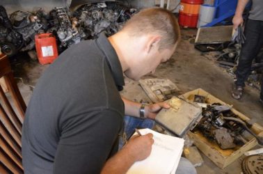 Справжній цвинтар автомобілів «BMW» виявили оперативники у Миколаєві (ВІДЕО) | Корабелов.ИНФО image 3