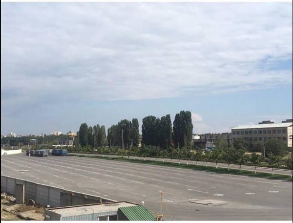 "Фуры" с проспекта в Корабельном районе к концу дня пообещали убрать | Корабелов.ИНФО image 1