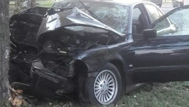 23-річний водій BMW у Миколаєві врізався в дерево та потрапив із тяжкими пошкодженнями до лікарні | Корабелов.ИНФО image 1