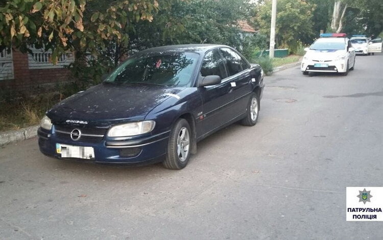 Номер машини закритий, свідоцтво підроблено - у Корабельному районі водія разом з авто доставили до відділу поліції | Корабелов.ИНФО
