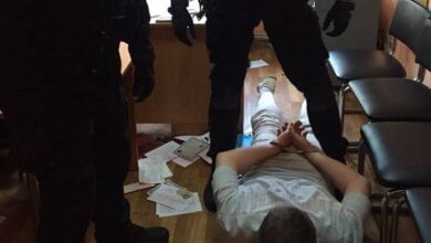 Задержан на взятке полковник, заставлявший полицейских выставлять "прейскурант" для получающих разрешение на оружие | Корабелов.ИНФО образ 1