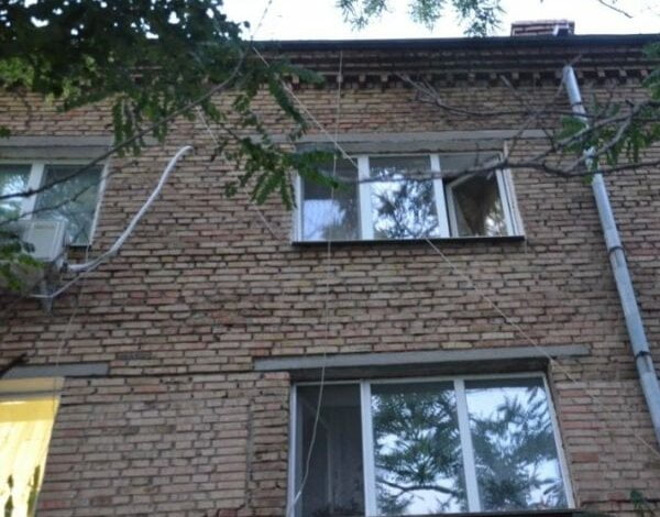 Выпавший с 4-го этажа ребенок пришел в сознание, его состояние стабильно тяжелое. Нужна будет финансовая поддержка | Корабелов.ИНФО