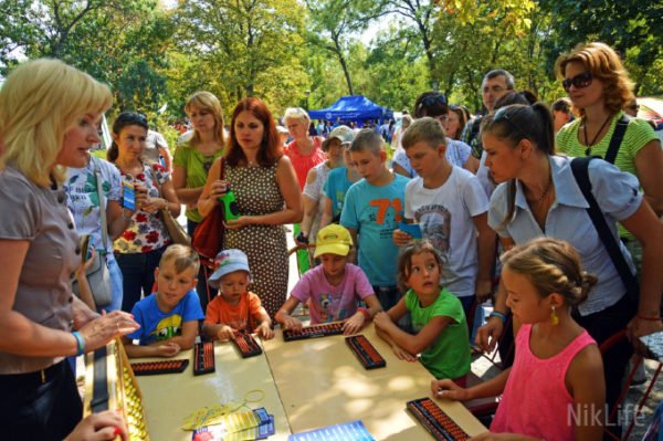 Первый заработок, масса эмоций... Дети от 2-х лет в Николаеве выбирали себе будущую работу на фестивале «Місто професій» | Корабелов.ИНФО image 16