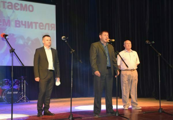 Концерт, подарки, теплые пожелания - учителей Корабельного района поздравили с профессиональным праздником | Корабелов.ИНФО образ 6