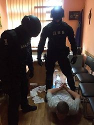 Пойманный на взятке подполковник - экс-заместитель начальника Корабельного райотдела полиции Виталий Данич (ВИДЕО) | Корабелов.ИНФО image 3