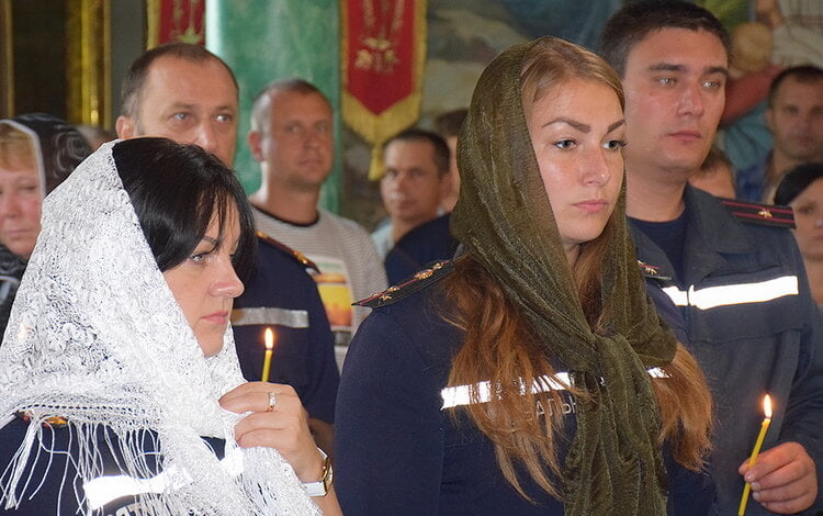 Николаевские спасатели перед своим профессиональным праздником посетили храм "Всех Святых" на богослужение | Корабелов.ИНФО image 3
