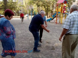 "Как привезли, так и уберите!" - жители Корабельного потребовали вывезти гранитную пыль с детской площадки | Корабелов.ИНФО image 11