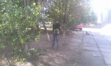 Убрались на одном перекрестке, привели в порядок остановки - отрапортавала администрация Корабельного района | Корабелов.ИНФО image 2