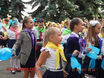 Оберіг, Вінні-Пух, родинні галстуки... Школа у Корабельному відзначає свій 65-річний ювілей (ВІДЕО) | Корабелов.ИНФО image 1