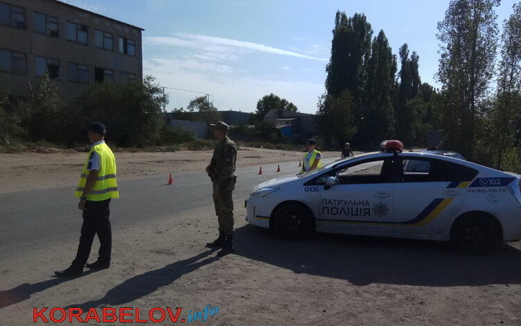 "Люди относятся с пониманием, даже благодарят". На "блок-посту" в Корабельном районе у жителей проверяют документы | Корабелов.ИНФО