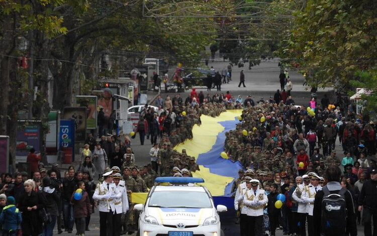 Военный парад, 300-метровый флаг, открытие мемориала погибшим участникам АТО: День защитника Украины в Николаеве | Корабелов.ИНФО image 30
