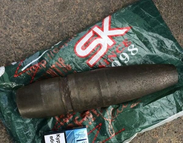 Патрульная полиция в Николаеве задержала мужчину, который разгуливал с артиллерийским снарядом | Корабелов.ИНФО image 1