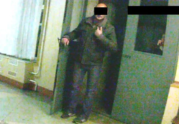 Нетрезвый житель Корабельного района повздорил с медиками "скорой", приехавшими к нему на вызов, и избил полицейского | Корабелов.ИНФО image 2
