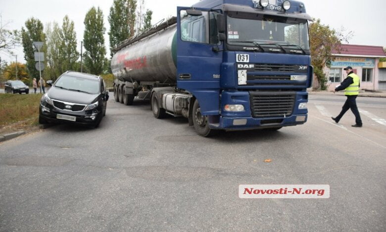 "Фура" в Корабельном районе вытолкнула с дороги корейский кроссовер | Корабелов.ИНФО образ 1