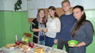 Із кожного кабінету доносилися смачні запахи: ліцеїсти у Корабельному районі влаштували благодійний ярмарок | Корабелов.ИНФО image 4