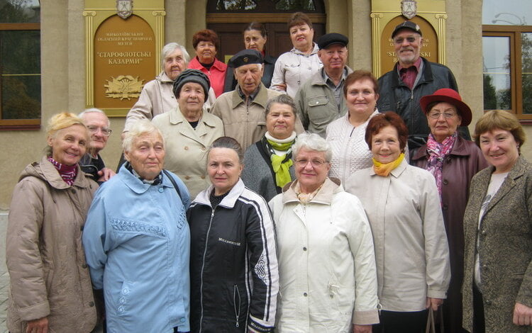 До дня визволення України від фашистських загарбників пенсіонери Корабельного району безкоштовно відвідали музей у Миколаєві | Корабелов.ИНФО image 2