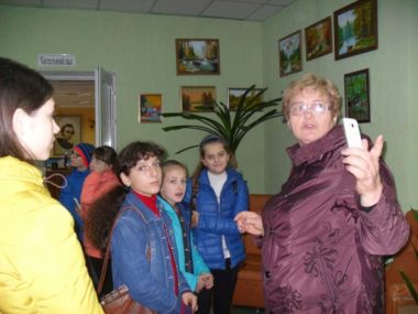 Доторкніться до світу мистецтва! У бібліотеці Корабельного району відкрили виставку картин Володимира Колеснікова | Корабелов.ИНФО image 2