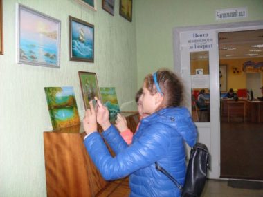 Прикоснитесь к миру искусства! В библиотеке Корабельного района открыли выставку картин Владимира Колесникова | Корабелов.ИНФО image 3