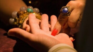 Обещала снять порчу, а сама выхватила все деньги из кошелька и убежала: жительницу Корабельного на улице ограбила "гадалка" | Корабелов.ИНФО