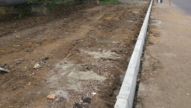 "Кто ответит за это!?" - жительница Корабельного района травмировалась из-за "раскуроченного" тротуара | Корабелов.ИНФО image 1