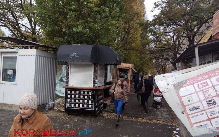 На округе депутата от "Самопомощи" в Корабельном районе появились новые будки - прямо на тротуаре | Корабелов.ИНФО image 2