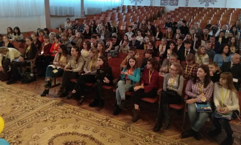 "Потому что нужна помощь Моей родной земле!" - в школе Корабельного района проходят Пятые Всеукраинские молодежные Ольжичевские чтения | Корабелов.ИНФО image 3