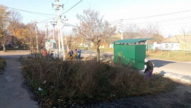 В Широкой Балке навели порядок возле остановки | Корабелов.ИНФО image 1