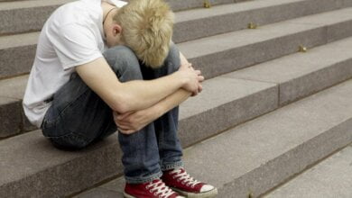 17-летний спортсмен на улице в Николаеве, проходя мимо подростков, ударил одного из них: мальчик в тяжелом состоянии | Корабелов.ИНФО