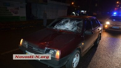 Вечером на проспекте Богоявленском автомобиль сбил пешехода – пострадавший в тяжелом состоянии | Корабелов.ИНФО image 1