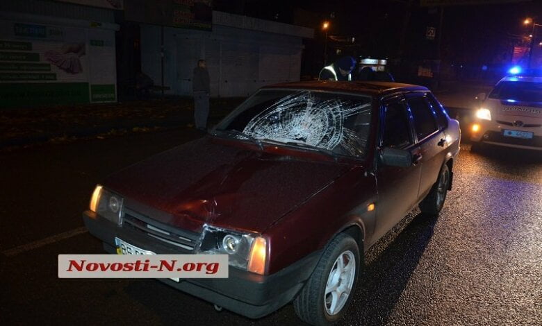 Вечером на проспекте Богоявленском автомобиль сбил пешехода – пострадавший в тяжелом состоянии | Корабелов.ИНФО image 1